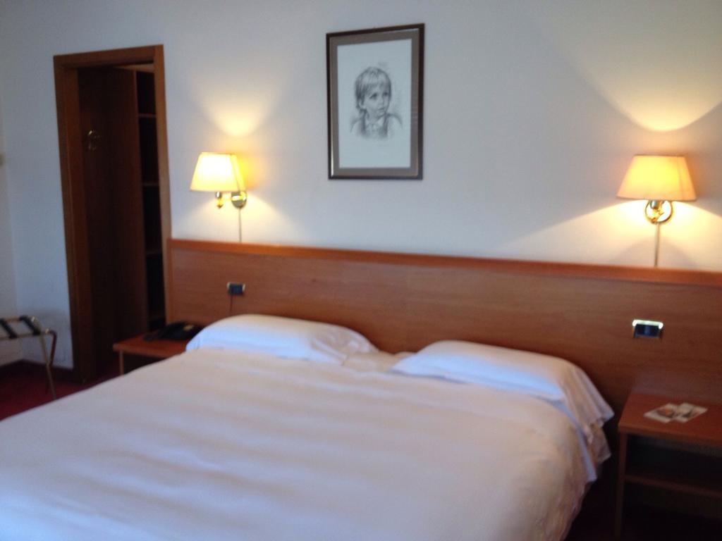 Hotel Europa Rovigo Exterior foto